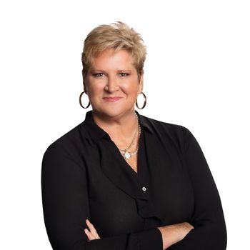 Portrait of Lisa O'Connor, REALTOR®.